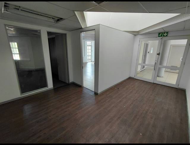 368M² OFFICE TO LET IN FOURWAYS